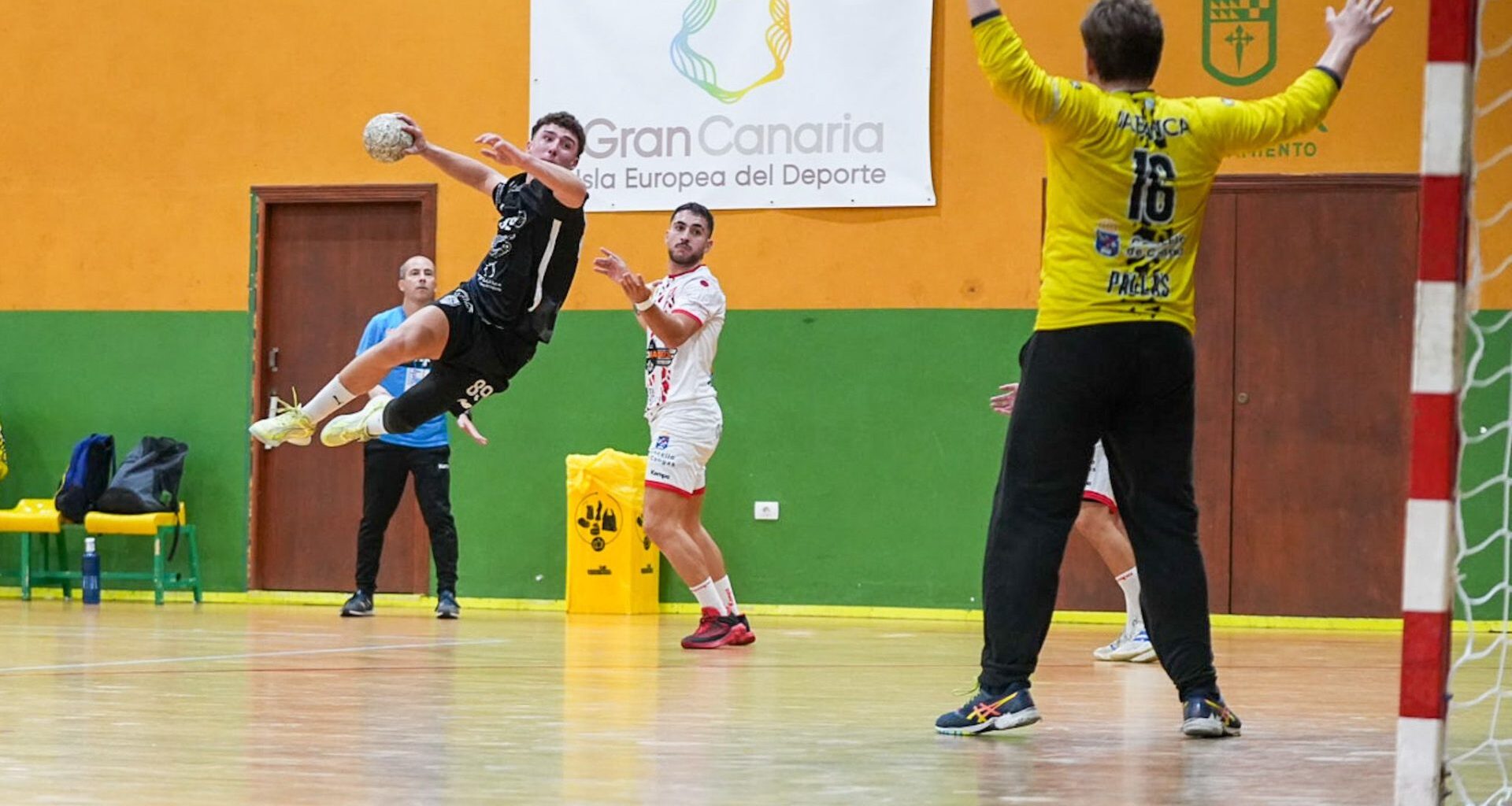 El Balonmano Gáldar Gran Canaria conquista una victoria épica sobre la bocina ante el Automanía Luceros (31-30)