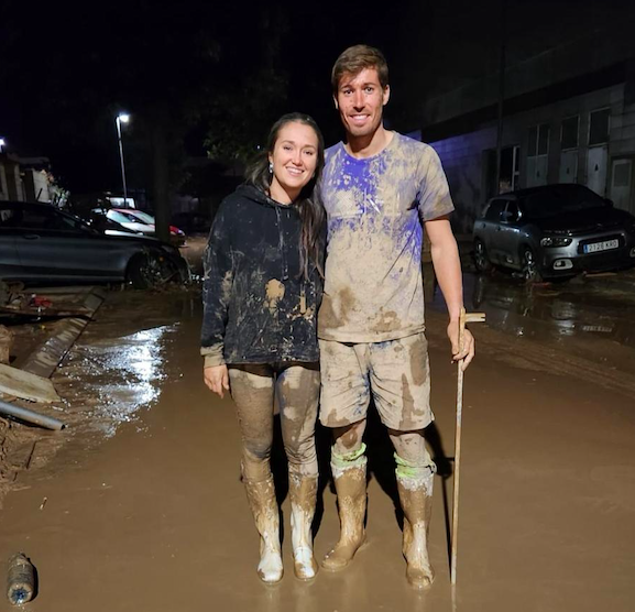 Carlos López Montagud junto a su pareja en la DANA.
