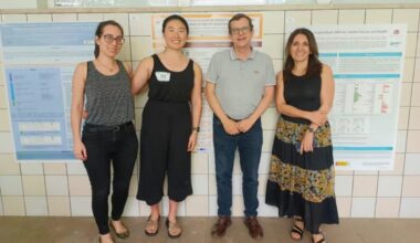 De izquierda a derecha, Stephanie K. Nishi, Jiaqi Ni, Jordi Salas-Salvadó y Nancy Babio, los investigadores que llevan adelante el estudio sobre frutos secos y capacidad cognitiva.