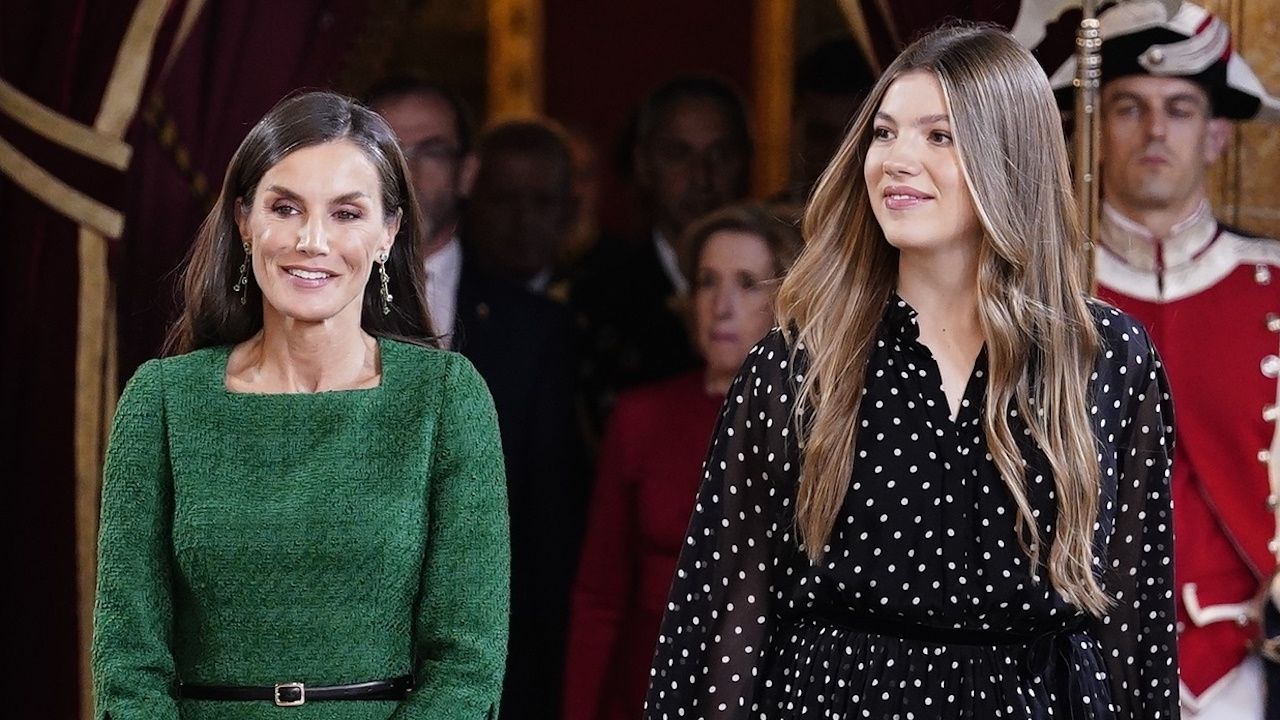 El acertado estilismo de la reina Letizia en el desfile de la Fuerzas Armadas