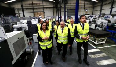 El ministro de Industria Jordi Hereu anuncia en Burgos la ampliación del Perte de la automoción