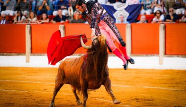 Espectacular voltereta a Morante de la Puebla en Úbeda