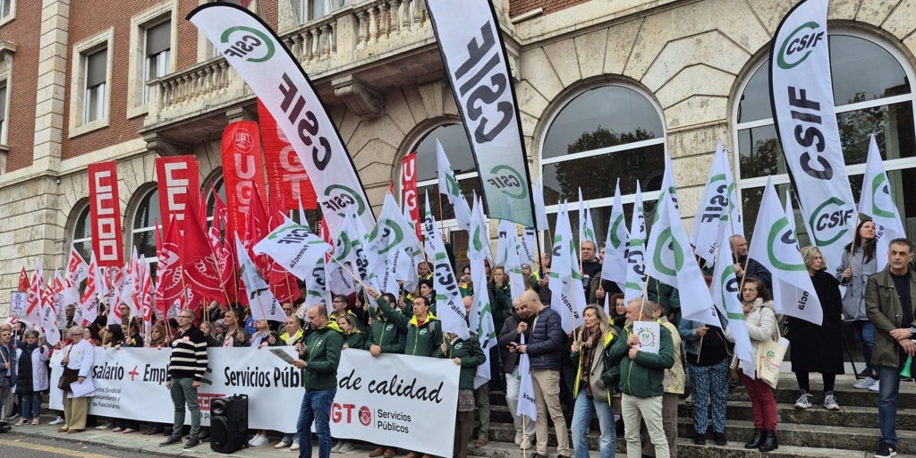 Los funcionarios salen a la calle en toda España por la subida salarial e inician la cuenta atrás para la huelga