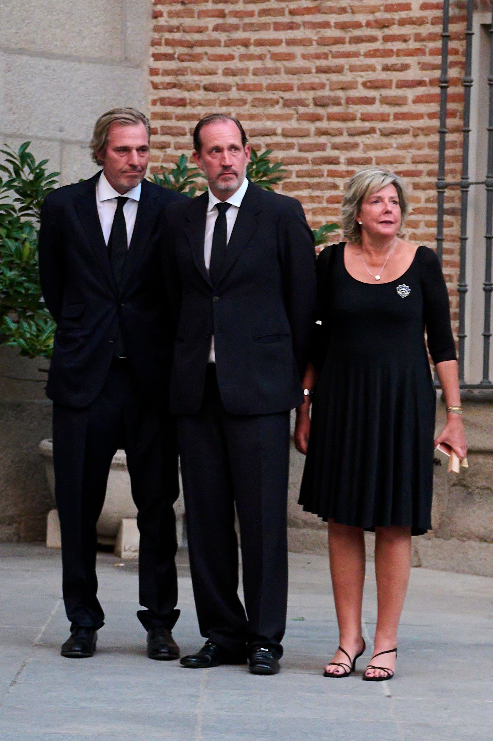 Bruno GómezAcebo junto a sus hermanos Beltrn y Simoneta.