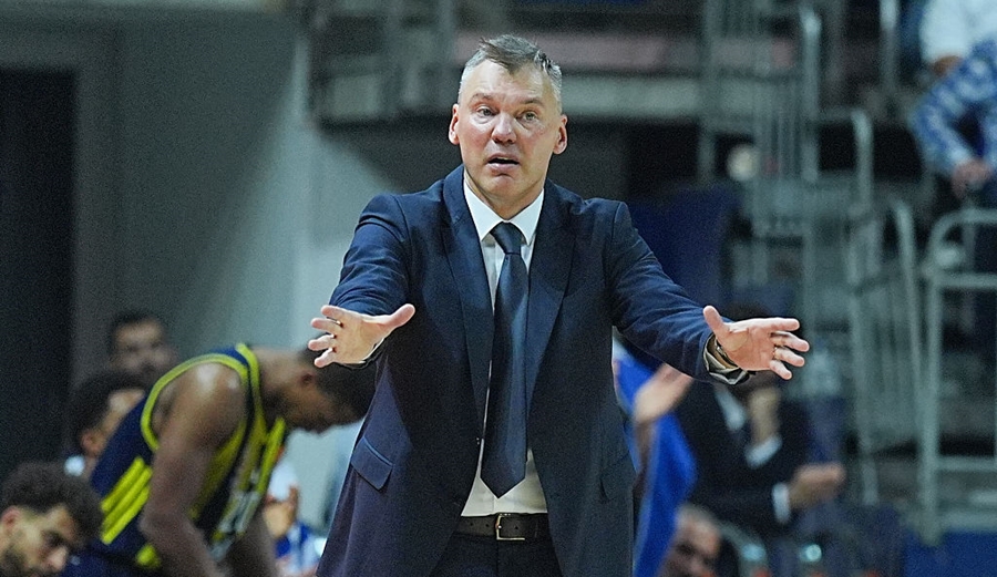 El enfado de Jasikevicius tras la contundente derrota de Fenerbahçe frente a Dubai