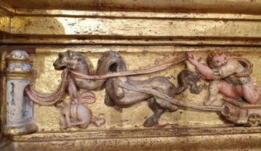 ¿Qué son los grutescos que decoran los retablos renacentistas de pueblos al este de León?