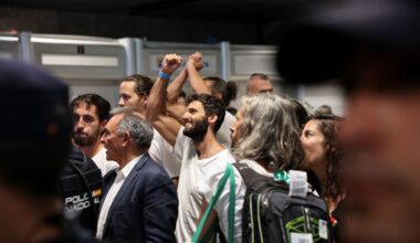 El periodista Carlos de Barrón relata a la SER los malos tratos de Israel a la Flotilla: "El trato desde el primer minuto ha sido inhumano" | Hora 25 Fin de Semana