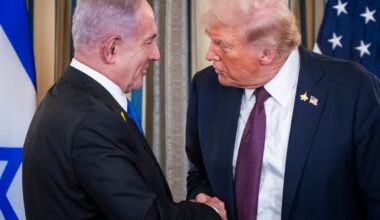Maruja Torres analiza la "repugnante" imagen de Trump y Netanyahu: "Nadie resucitará a los casi 66.000 palestinos asesinados" | La mirada