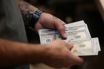 El dólar mayorista sigue cerca