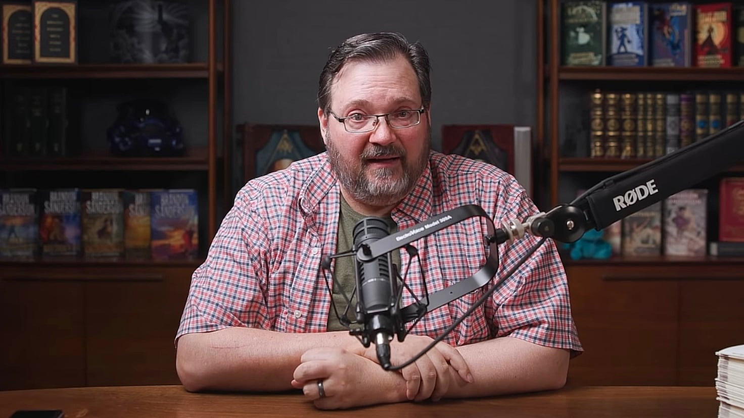 Brandon Sanderson explica por qué la Era 3 de ‘Nacidos de la Bruma’ no saldrá pronto: “Es el momento de recuperarlo”