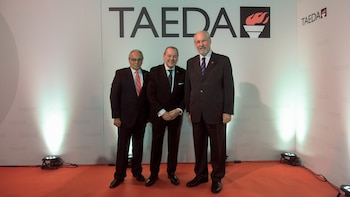 Mario Montoto junto al ex