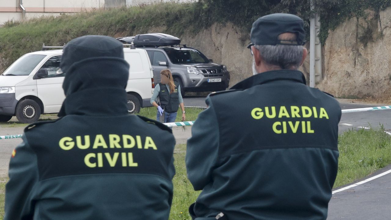 Atracan con pistolas un banco de O Porriño y maniatan con bridas a clientes y empleados - La Voz de Galicia