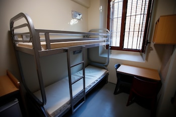 El aislamiento impuesto a Sarkozy