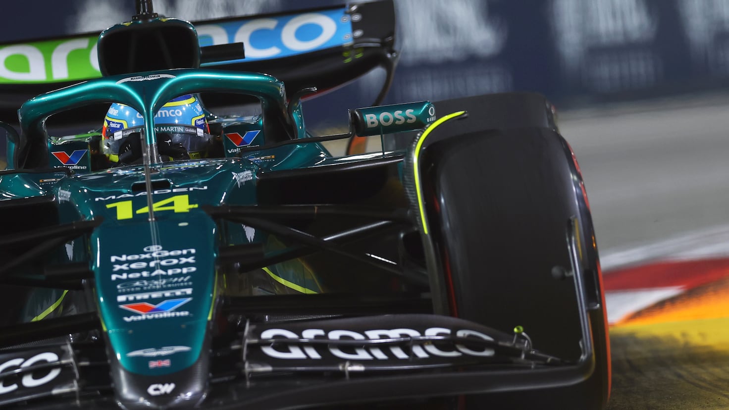 Alonso corrige a Aston Martin