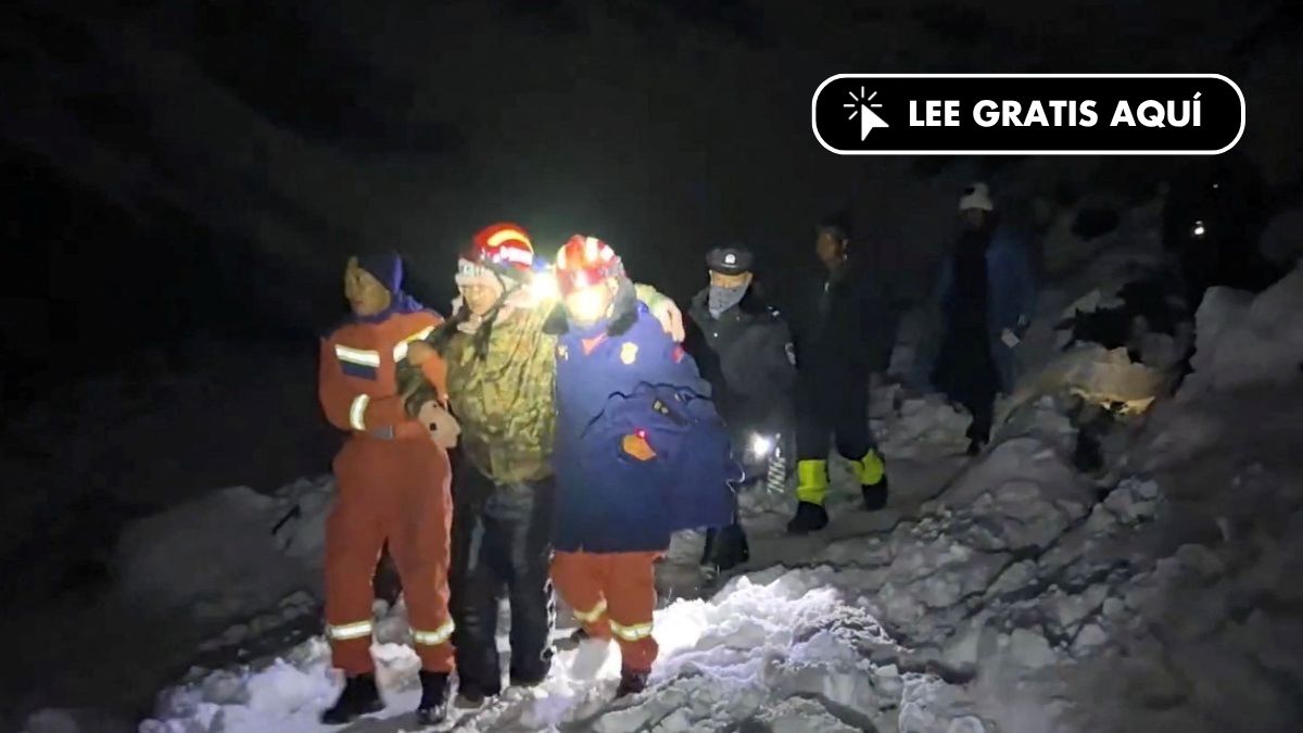 Al menos un muerto y casi un millar de personas atrapadas tras una tormenta en el Everest