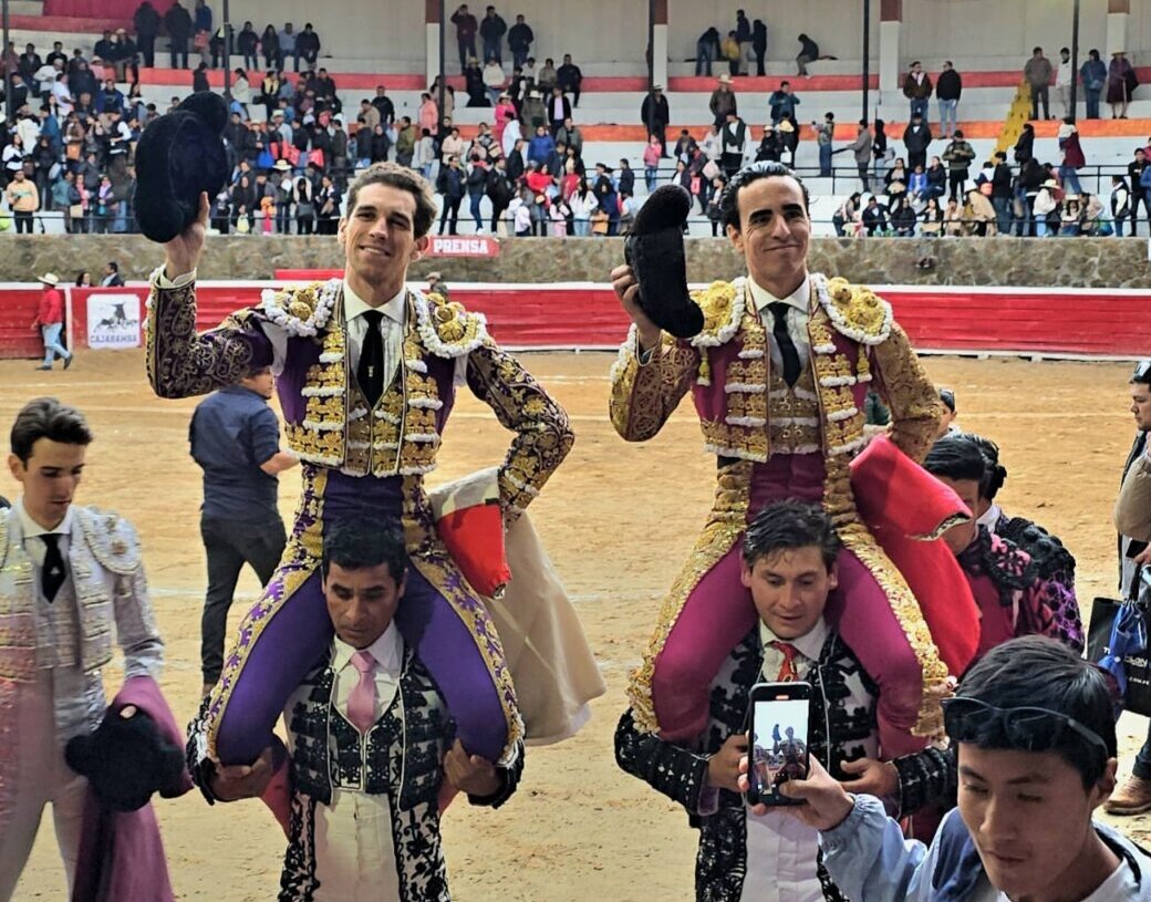 Ginés Marín y Joaquín Galdós, puerta grande en Cajabamba