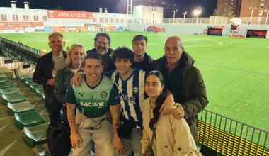 De Oviedo a Getxo: así vivió la familia de Carlos Ballestero su debut con el Alavés