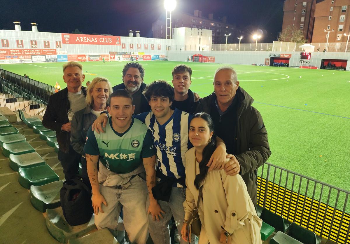 De Oviedo a Getxo: así vivió la familia de Carlos Ballestero su debut con el Alavés
