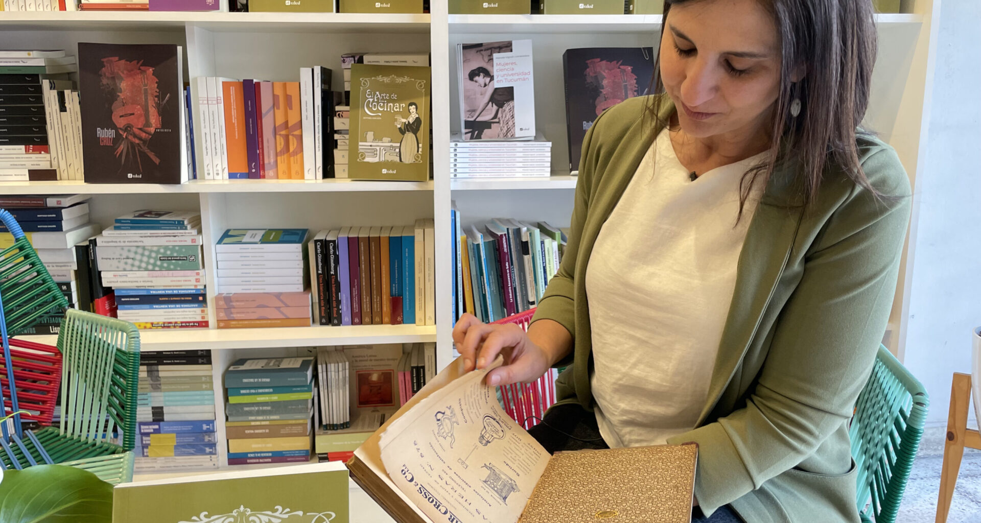 La directora de EDUNT anunció la reimpresión de “El arte de cocinar”