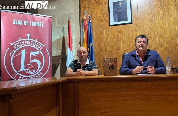 Paco Cañamero presenta la biografía del torero Juan José en Alba - SALAMANCArtv AL DÍA