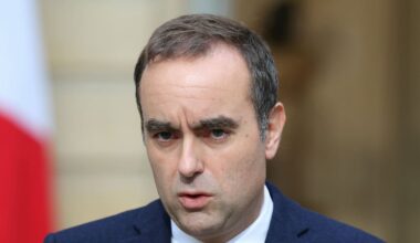 Sébastien Lecornu presenta su dimisión como primer ministro de Francia horas después de presentar el nuevo gobierno | Internacional