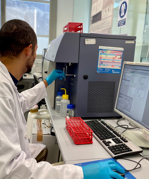 Desarrollan un nanosistema dual para detectar con precisión microARN proveniente de células tumorales