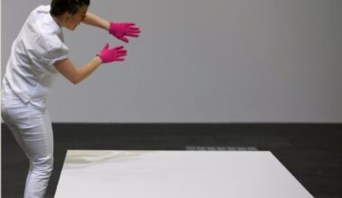 Un escultor vendió una estatua "invisible" por 17.000 dólares