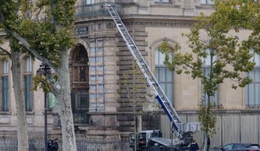 Salen a la luz las primeras imágenes de los ladrones en pleno robo en el Museo del Louvre | Internacional