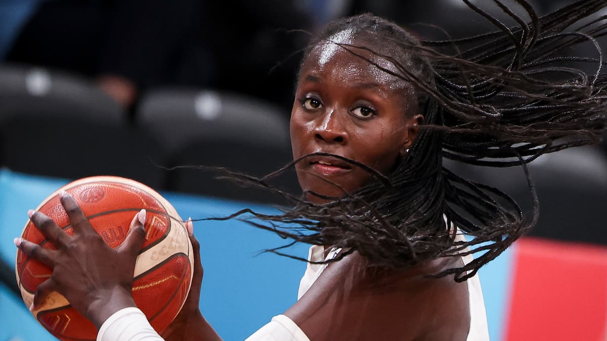 Awa Fam, la pívot que está cerca de ser el primer nº1 español del draft: "Ostras, a lo mejor sí que se puede cumplir mi sueño" | Baloncesto