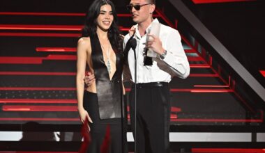 Peso Pluma recibe Premio Billboard Vanguardia de Kenia Os