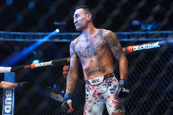 La postura de Holloway contrasta