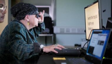 Los ciegos pueden volver a leer con un chip implantado en el ojo