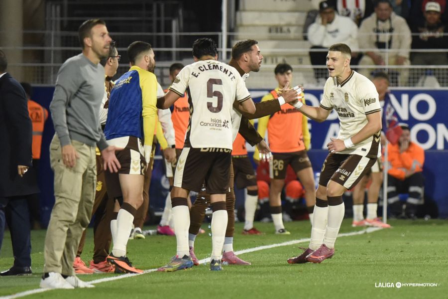 La Unión Deportiva Las Palmas volvió a hacer un partido de menos a más. En una discreta primera parte, el Huesca se adelantó en los minutos finales. Ya en la segunda parte, Miloš Luković impartió justicia con un golazo que suma un punto más para el representativo, que sigue sumando y anclado en la zona