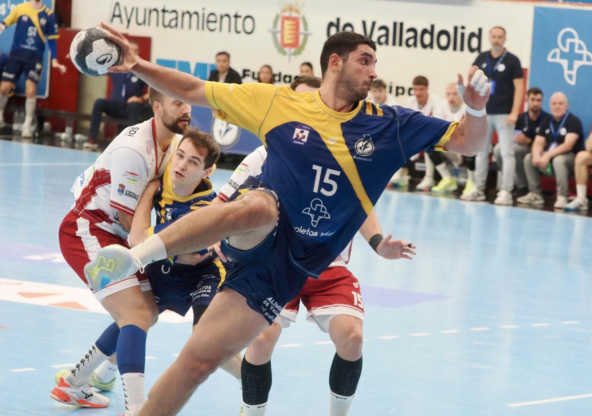 El fuego amigo derriba el fortín del Recoletas