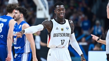 El jugador de baloncesto Dennis