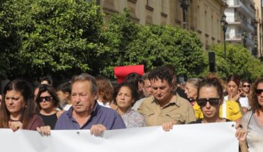 Los alumnos de Sevilla en huelga piden «justicia» para Sandra, la joven víctima de acoso escolar