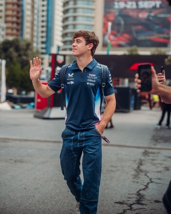 El bonaerense sonríe: sabe que