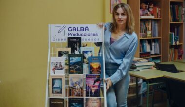 «Somos una editorial diferente. Hacemos libros con imágenes creadas con inteligencia artificial y códigos QR»