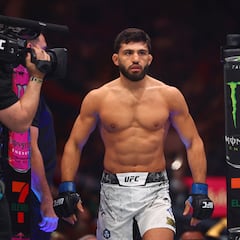 Tsarukyan se aleja de Topuria y encabezará el UFC Qatar 