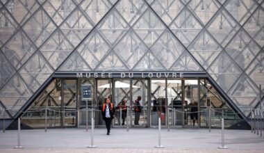 El museo del Louvre estima en 88 millones de euros el valor de las joyas robadas | Internacional