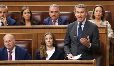 Feijóo reorienta la estrategia y retoma el discurso económico tras las dudas internas sobre cómo combatir a Vox | España