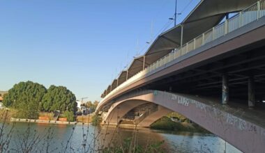 Investigan la muerte de un hombre tras hallar su cadáver flotando en el río Guadalquivir en Sevilla