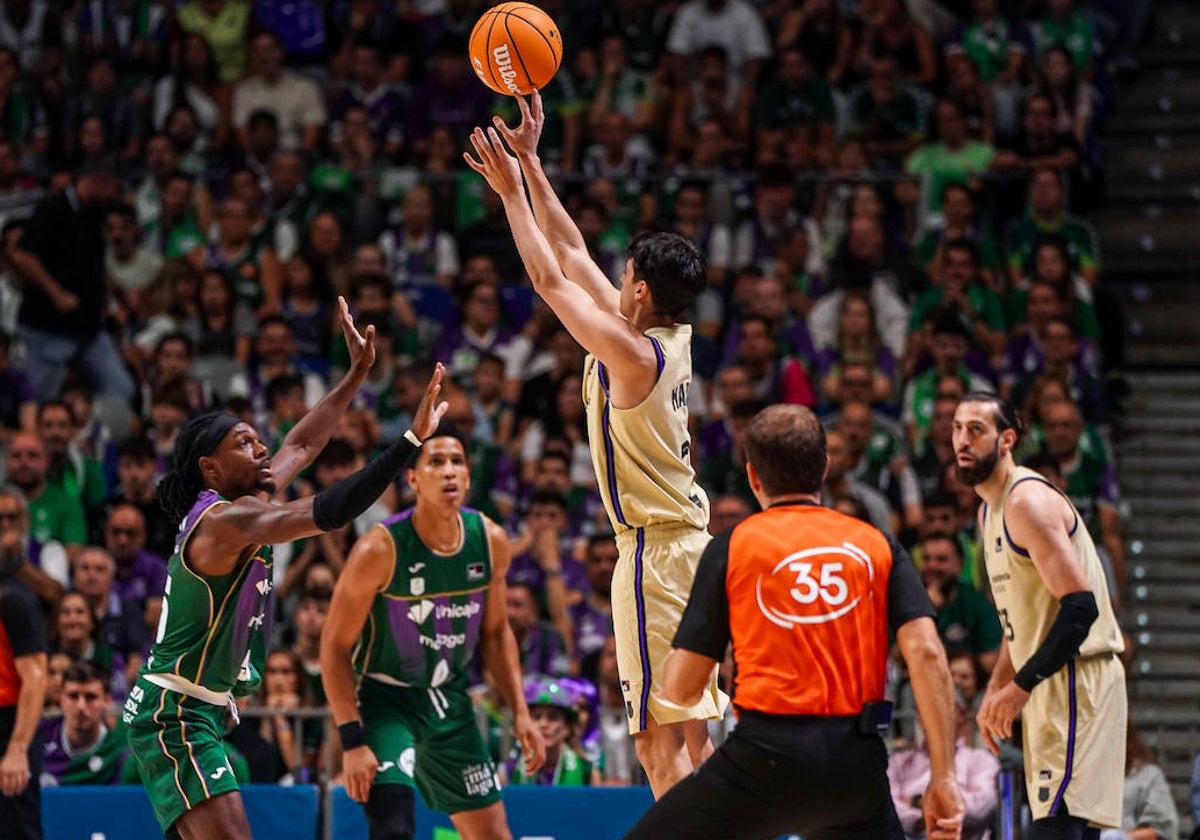 Una falta en contra del Unicaja cada 82 segundos ante el Barcelona