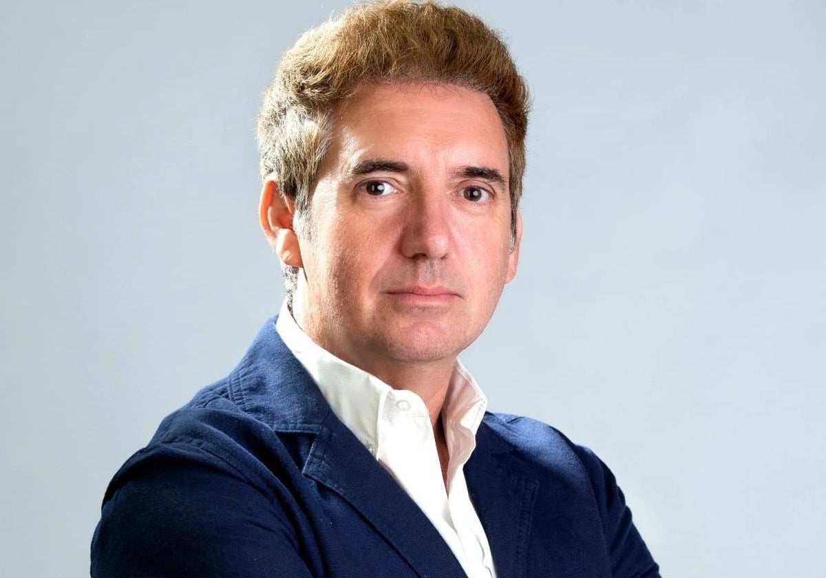 El escritor Óscar de los Reyes saca a la luz su nueva novela, 'Rastro de Sangre'