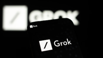 La IA Grok vuelve a