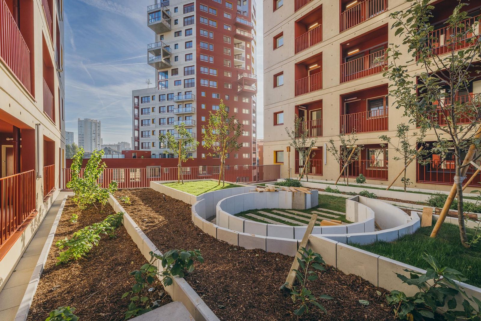“Las torres maximizan la variedad tipológica la luz natural la ventilación y las vistas. El 90 de las viviendas cuentan...