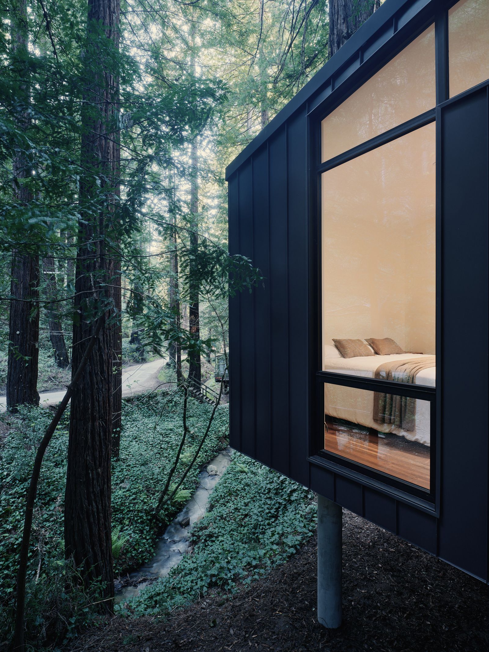 Cabaña minimalista con toque moderno