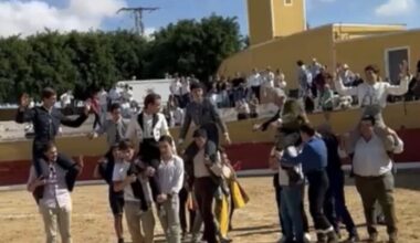 Salen todos a hombros en La Herencia-Casa Grande