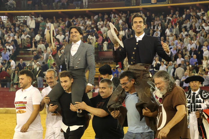 Sergio Galán y Diego Ventura cierran con una puerta grande la Feria del Pilar 2025