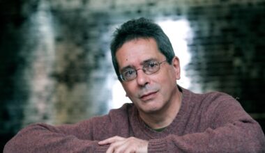 Con la influencia de su madre y de Borges: llega un libro guía sobre la literatura de César Aira